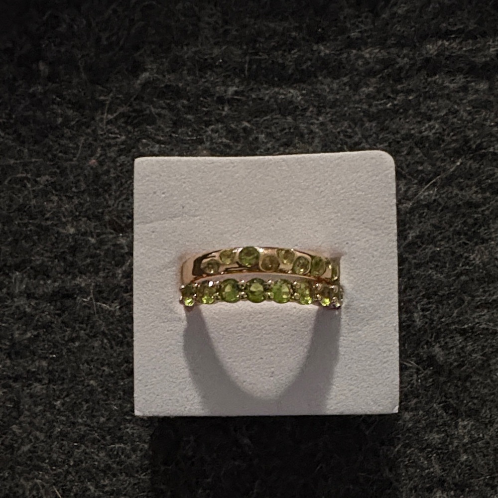 Elegant Gold and Green Gemstone Ring